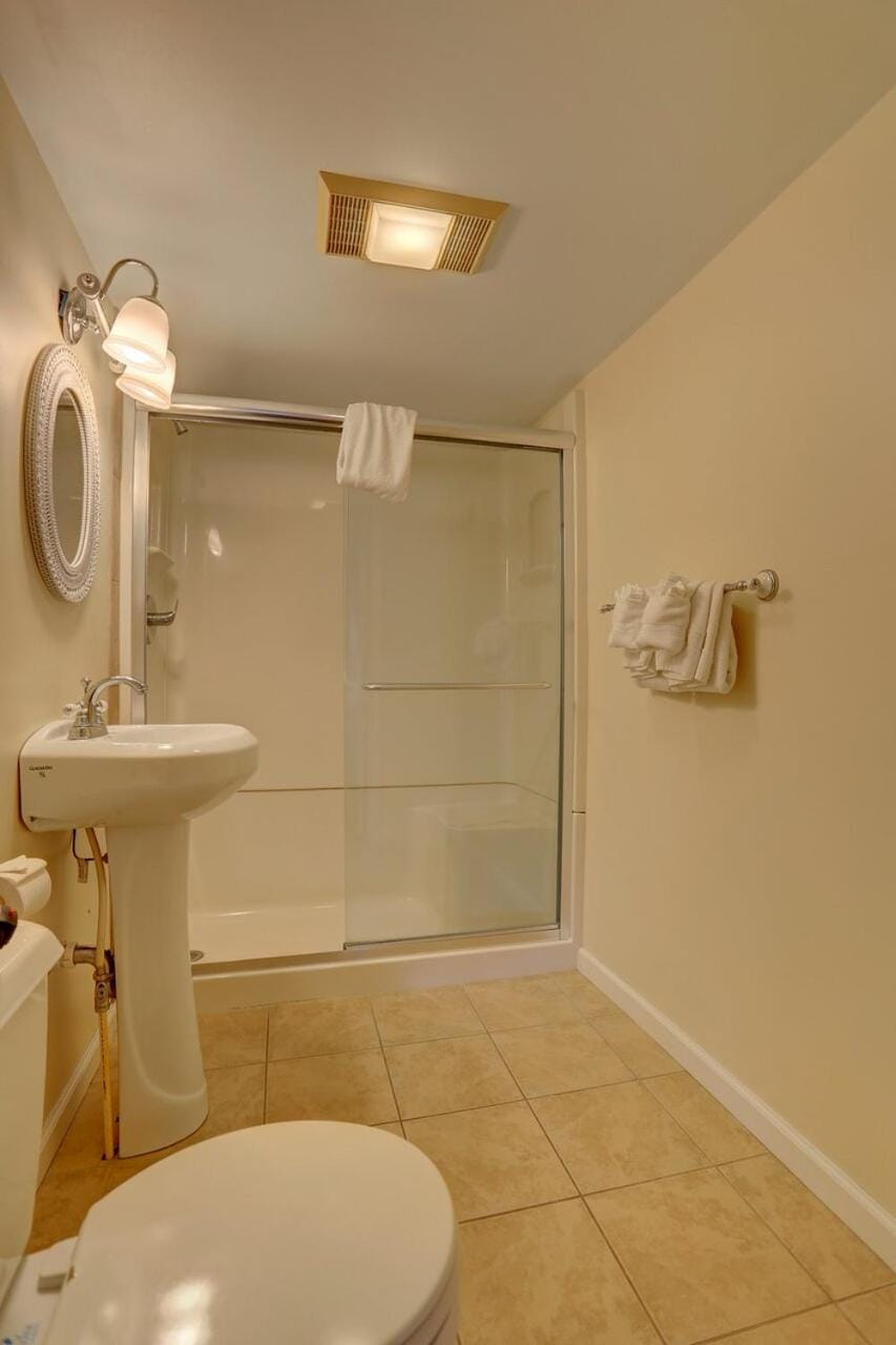Greystone Manor Bed & Breakfast Inn in Bird in Hand