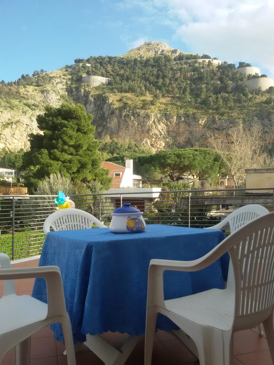 Balcony/Terrace, Dining area, Mountain view