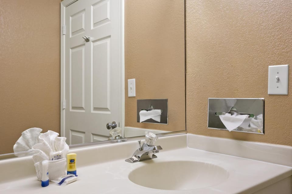 Microtel Inn & Suites By Wyndham Mineral Wells/Parkersburg Hotel in Ohio