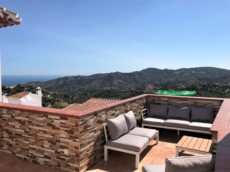 Balcony/Terrace, Mountain view