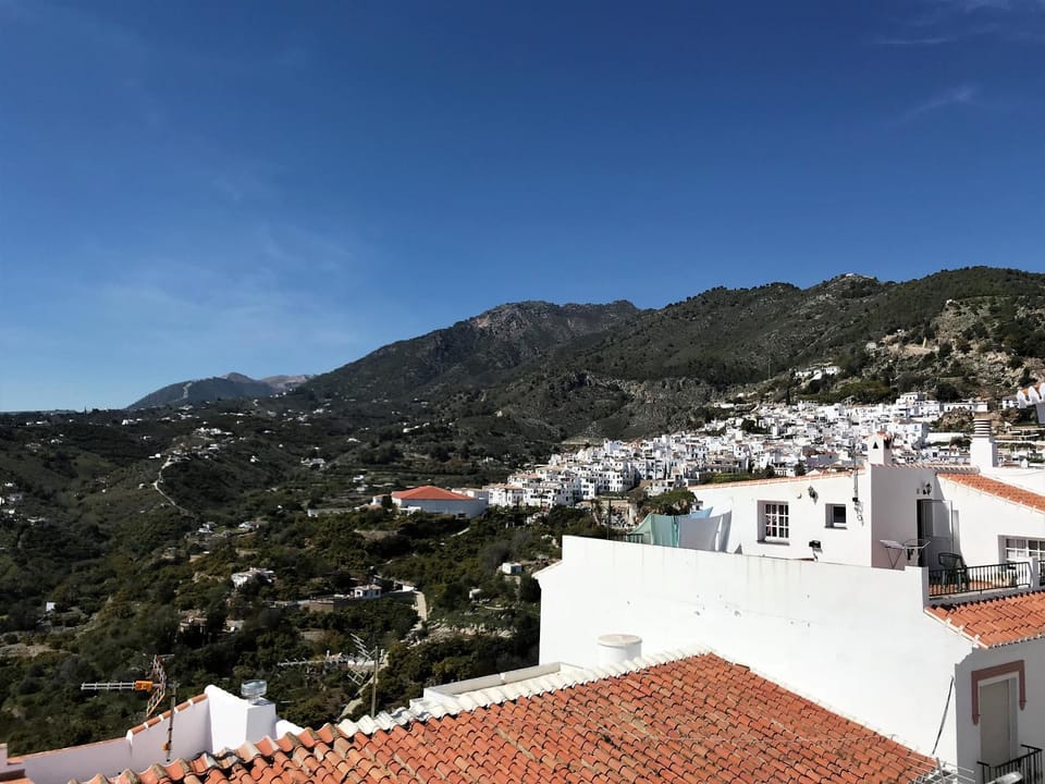 Bird's eye view, Hiking, City view, Landmark view, Mountain view