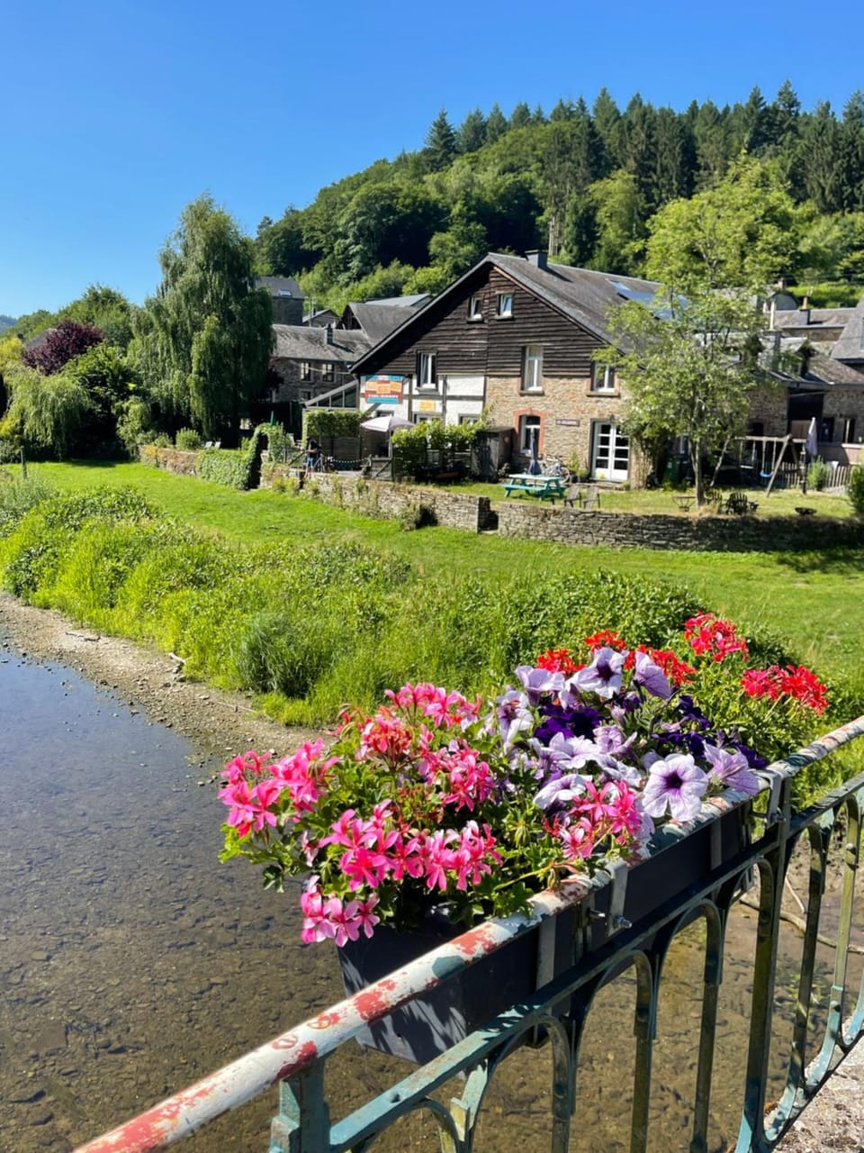 La Petite Passerelle à Mouzaive House in Wallonia, Belgium