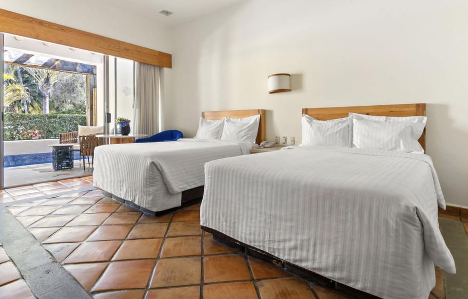 Bed, Photo of the whole room, Bedroom, Swimming pool