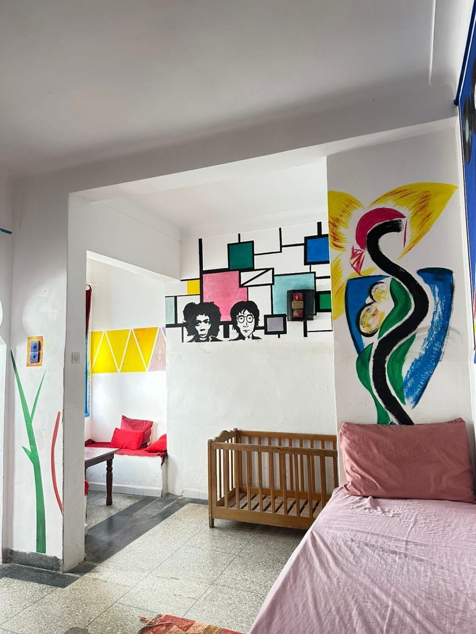 Bed, Photo of the whole room, Decorative detail, Seating area