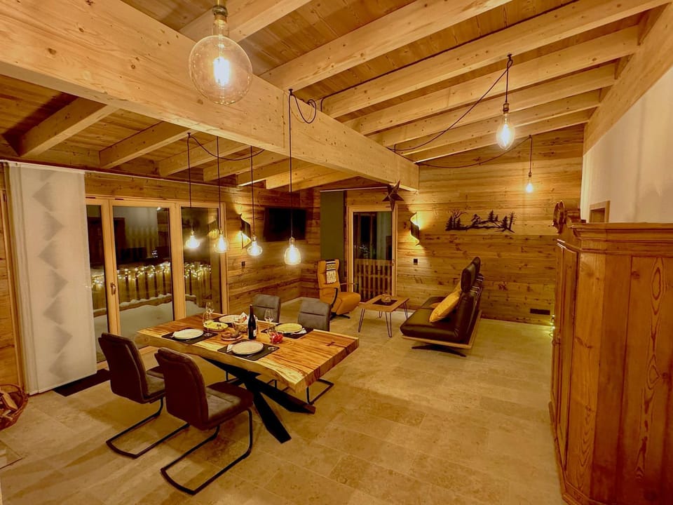 Living room, Dining area