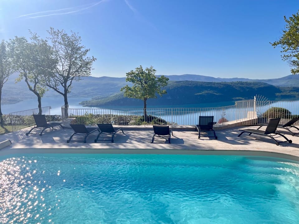 Nearby landmark, Day, Natural landscape, Solarium, Lake view, Mountain view, Pool view, Swimming pool, sunbed