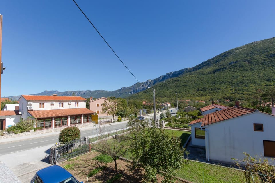 Neighbourhood, Hiking, Mountain view