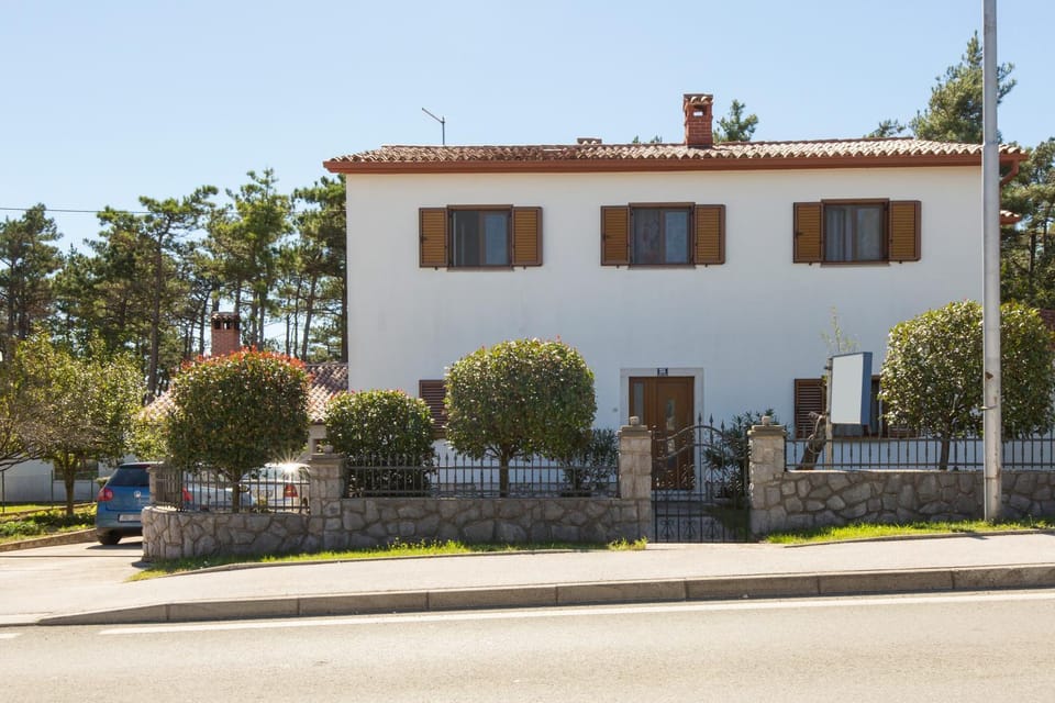 Property building, Facade/entrance, Area and facilities