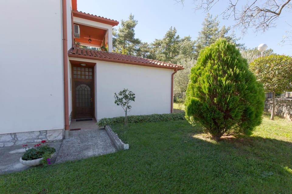 Property building, Facade/entrance, Garden