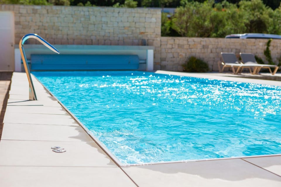 Swimming pool, sunbed