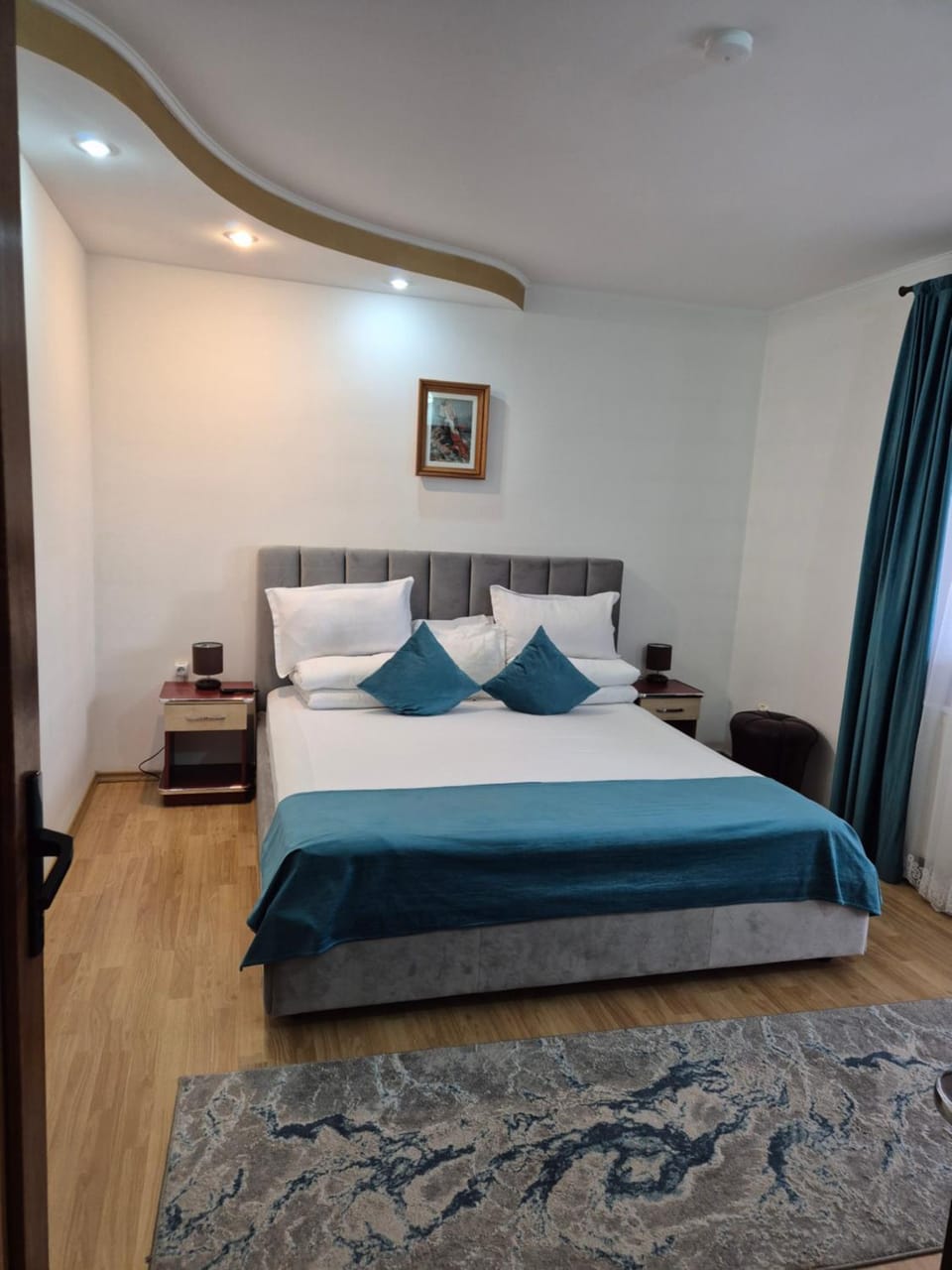 Photo of the whole room, Bedroom