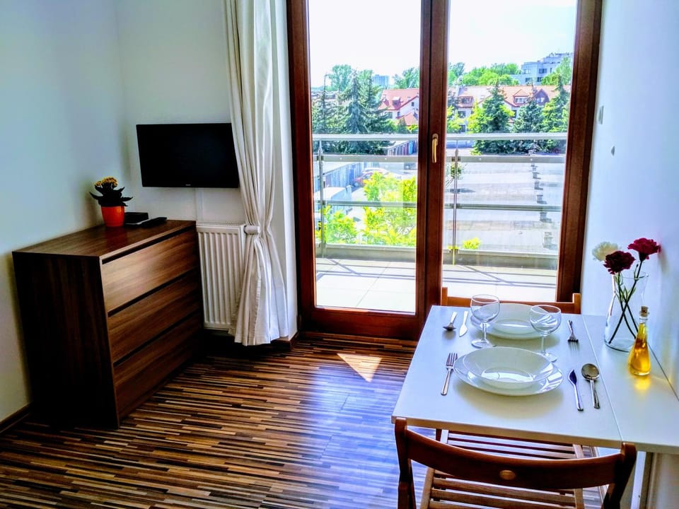 Photo of the whole room, Seating area, City view