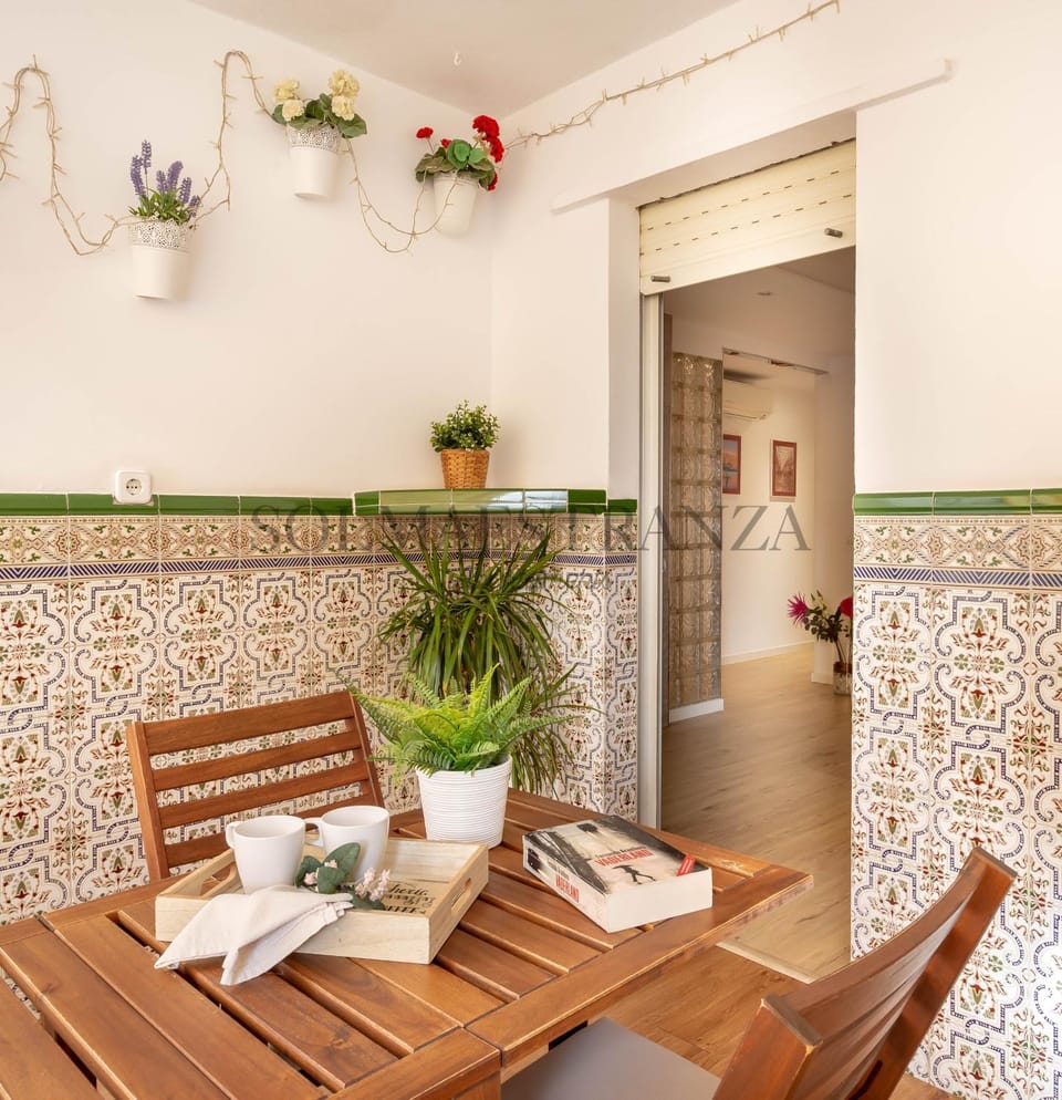 Seating area, Dining area