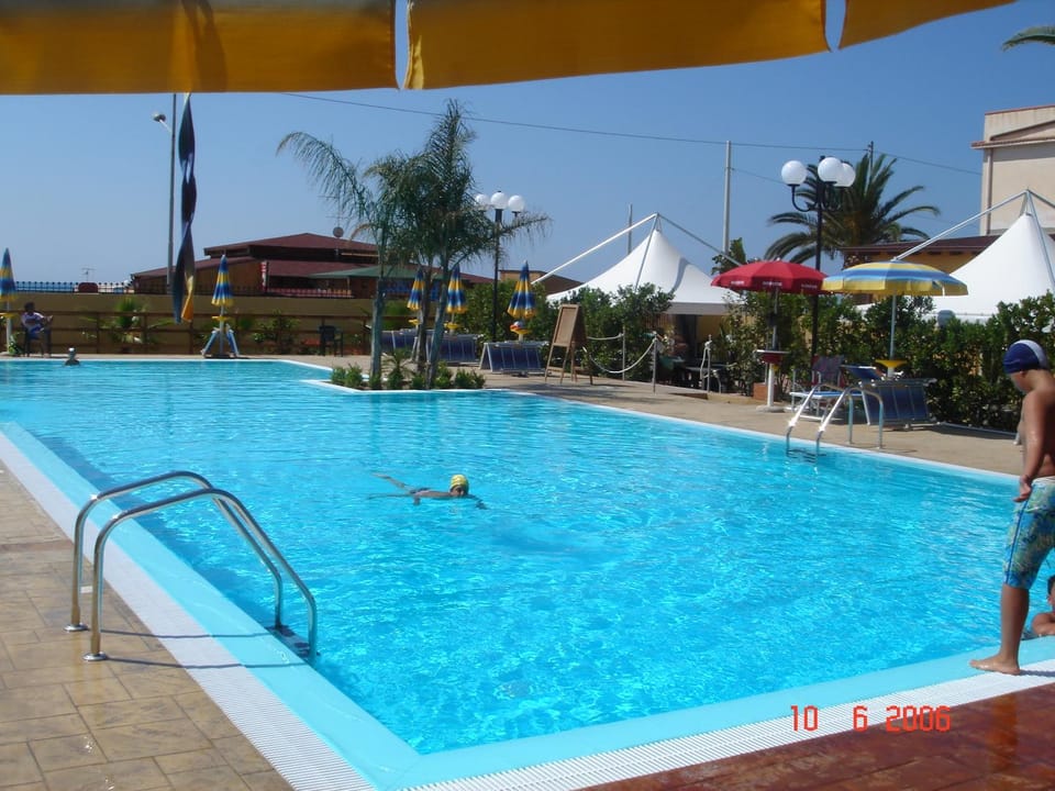 Swimming pool, Swimming pool