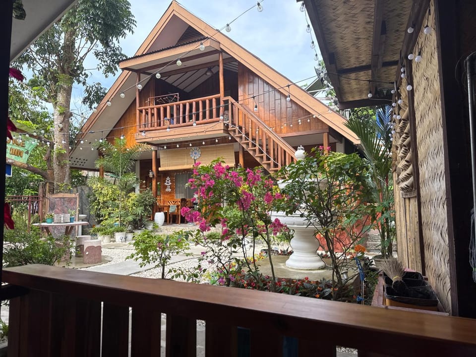 Theresa's Pension House Bed and Breakfast in San Vicente