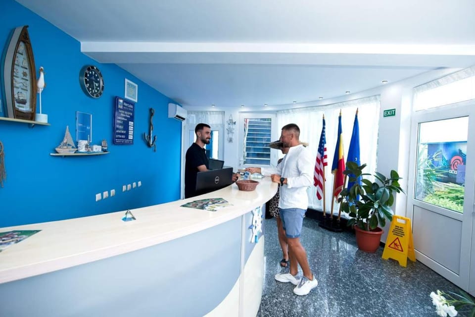 Staff, People, Lobby or reception, Guests, group of guests