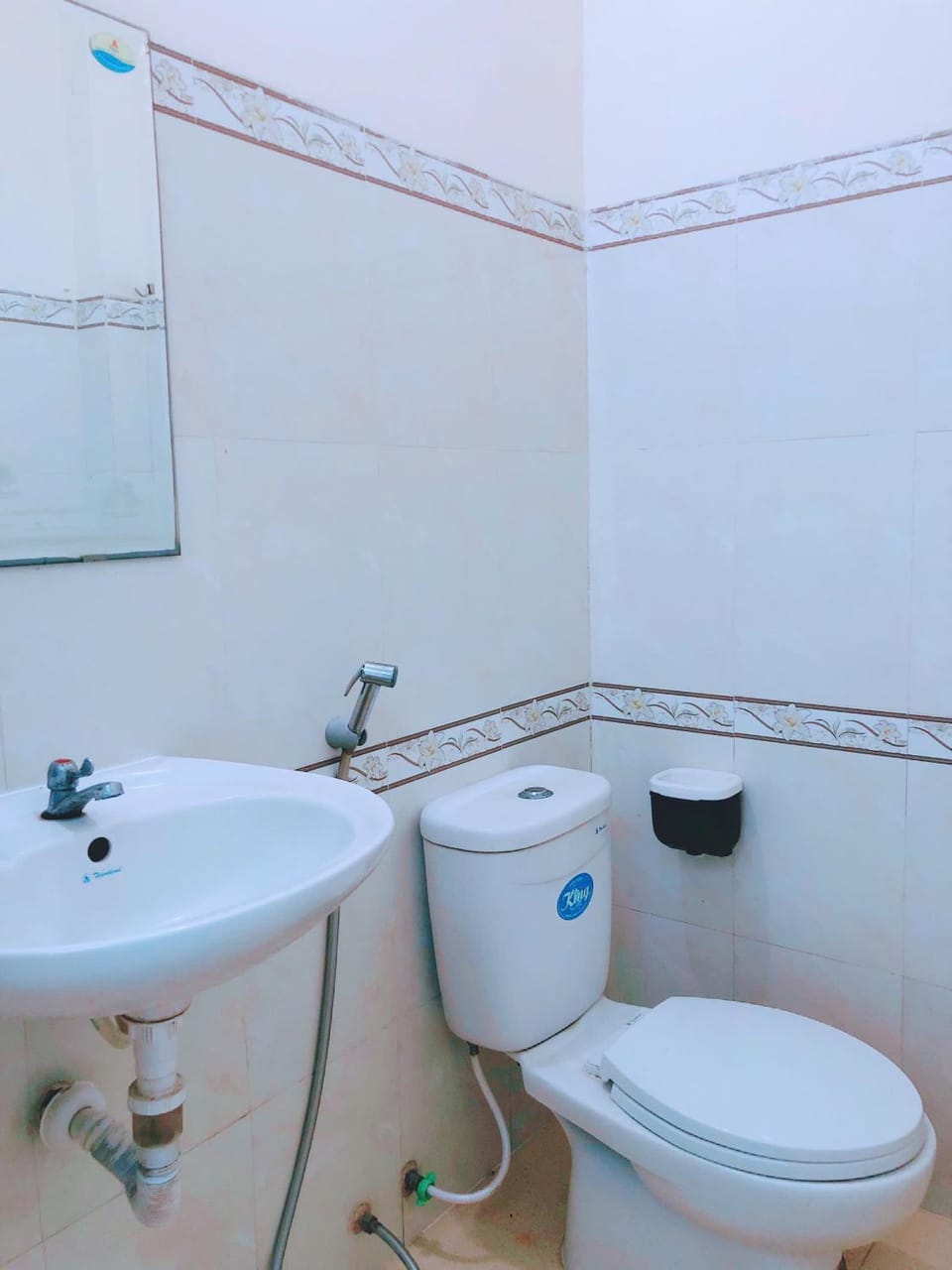 Toilet, bidet