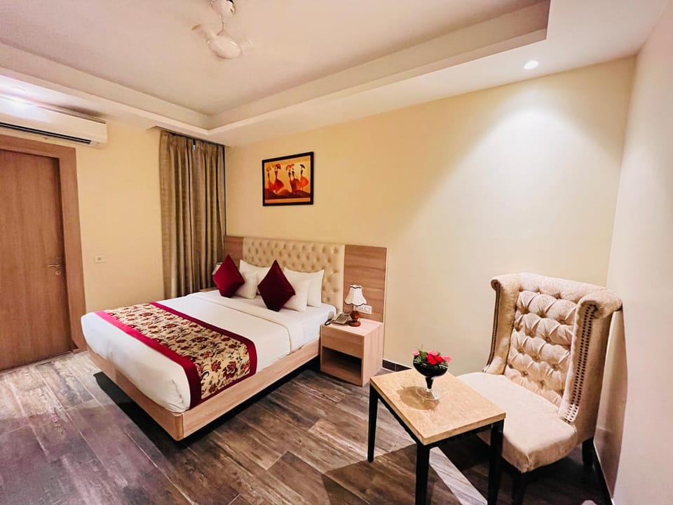 Bed, Bedroom, fireplace