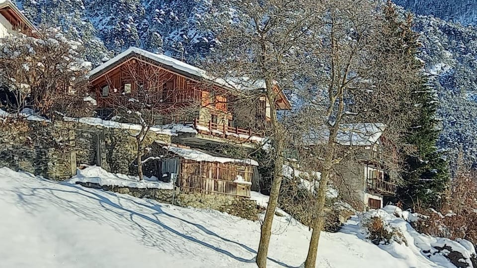 Property building, View (from property/room)
