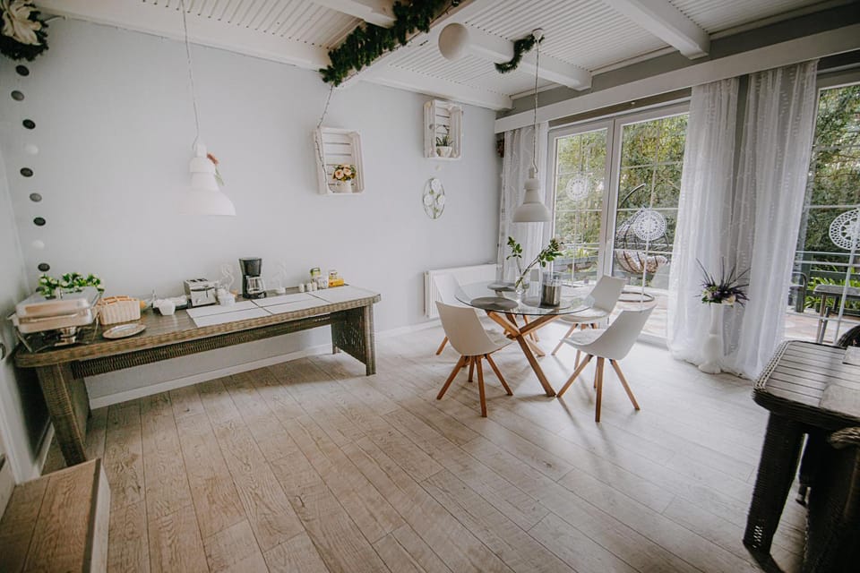 Living room, Internal: Not applicable to any particular room