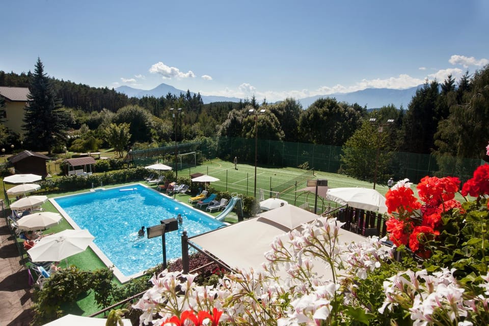 Table tennis, Tennis court, Hiking, Cycling, Swimming pool, Sports