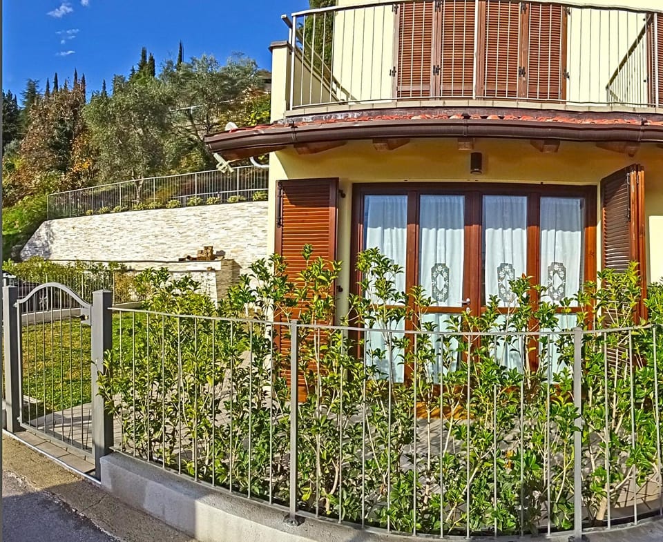 Facade/entrance, Garden