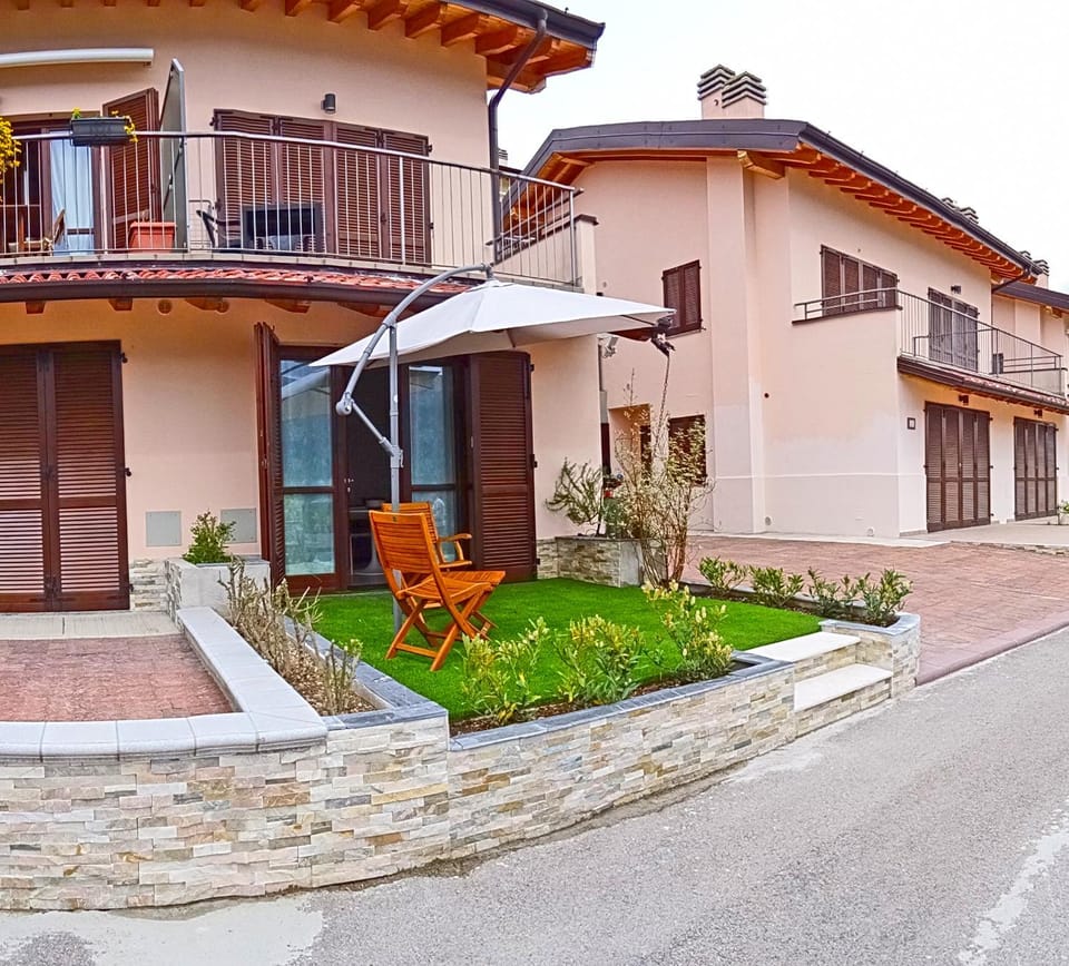 Patio, Facade/entrance