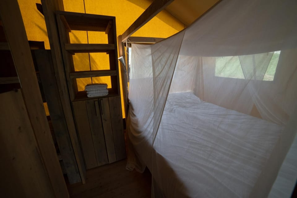 Bed, Bedroom, towels, towels