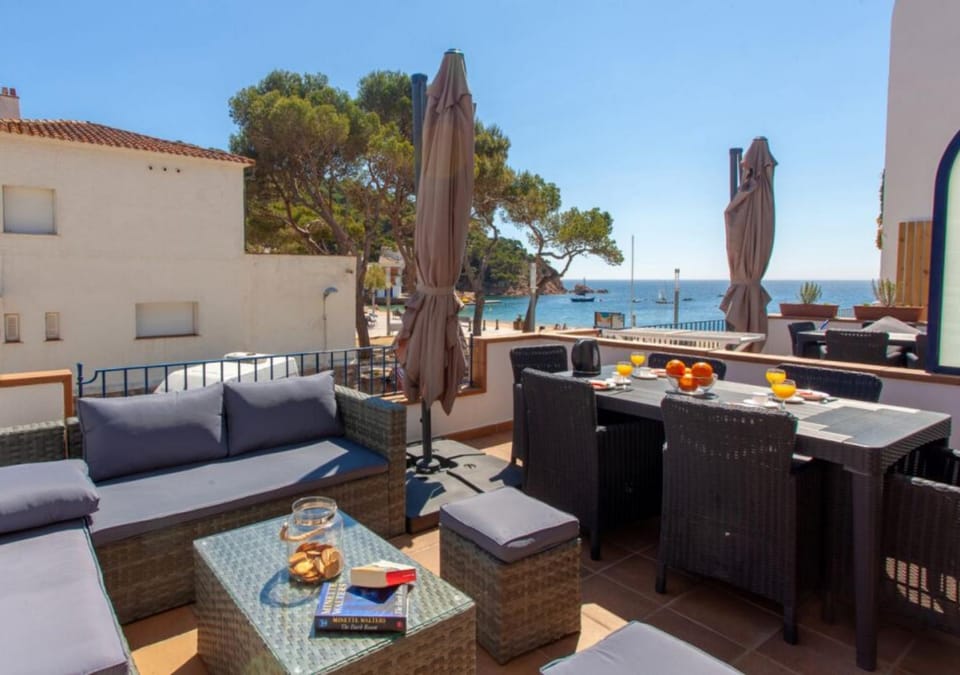 Property building, Patio, Day, Natural landscape, View (from property/room), Balcony/Terrace, Balcony/Terrace, Living room, Food and drinks, Seating area, Dining area, Food, Sea view