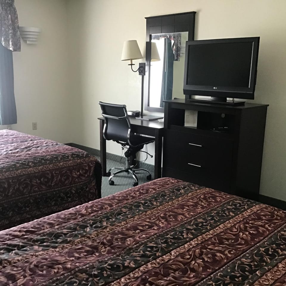 Bed, TV and multimedia, Bedroom