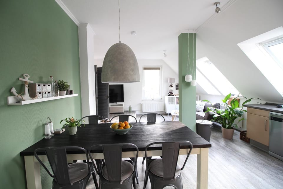 Coffee/tea facilities, Kitchen or kitchenette, Living room, Seating area, Dining area