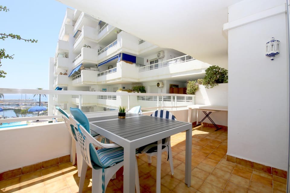 View (from property/room), Balcony/Terrace, Dining area, Pool view