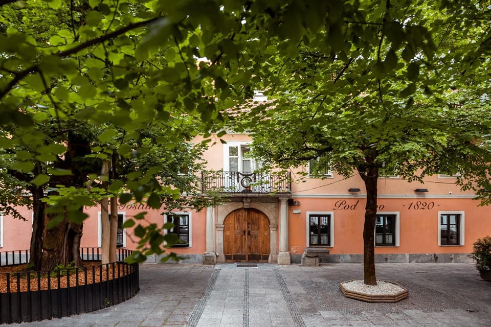 Property building, Facade/entrance, Day