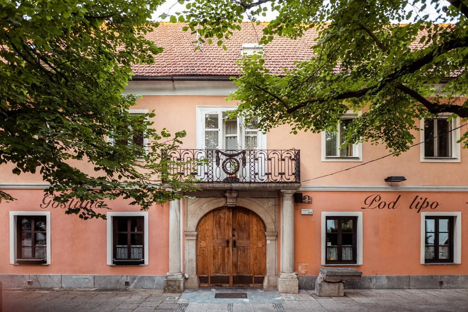 Property building, Facade/entrance, Day