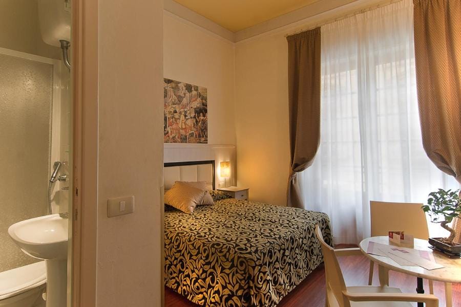 Photo of the whole room, Decorative detail