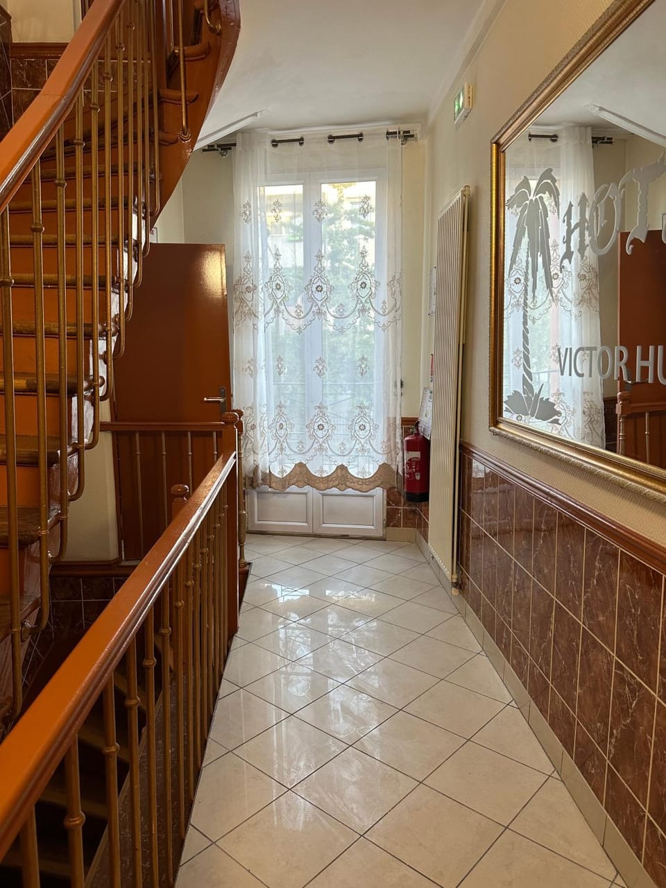 Hôtel Victor Hugo Hotel in Aubervilliers