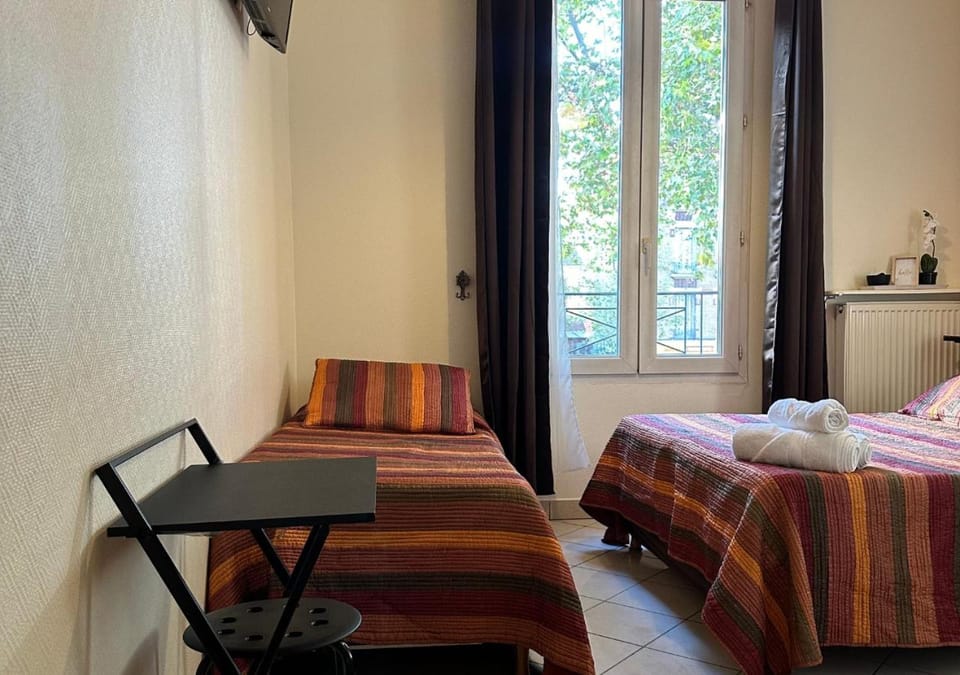 Bed, Photo of the whole room, Seating area