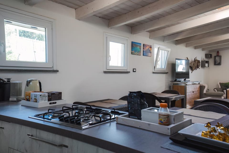 Restaurant/places to eat, Kitchen or kitchenette, stove