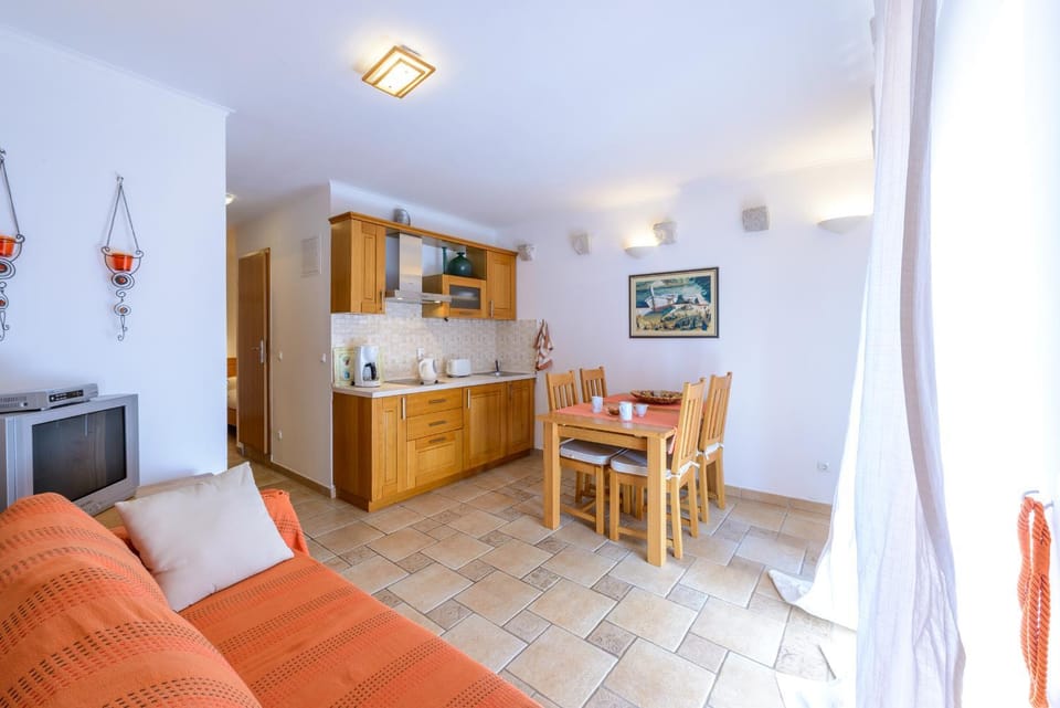 TV and multimedia, Kitchen or kitchenette, Seating area, Dining area