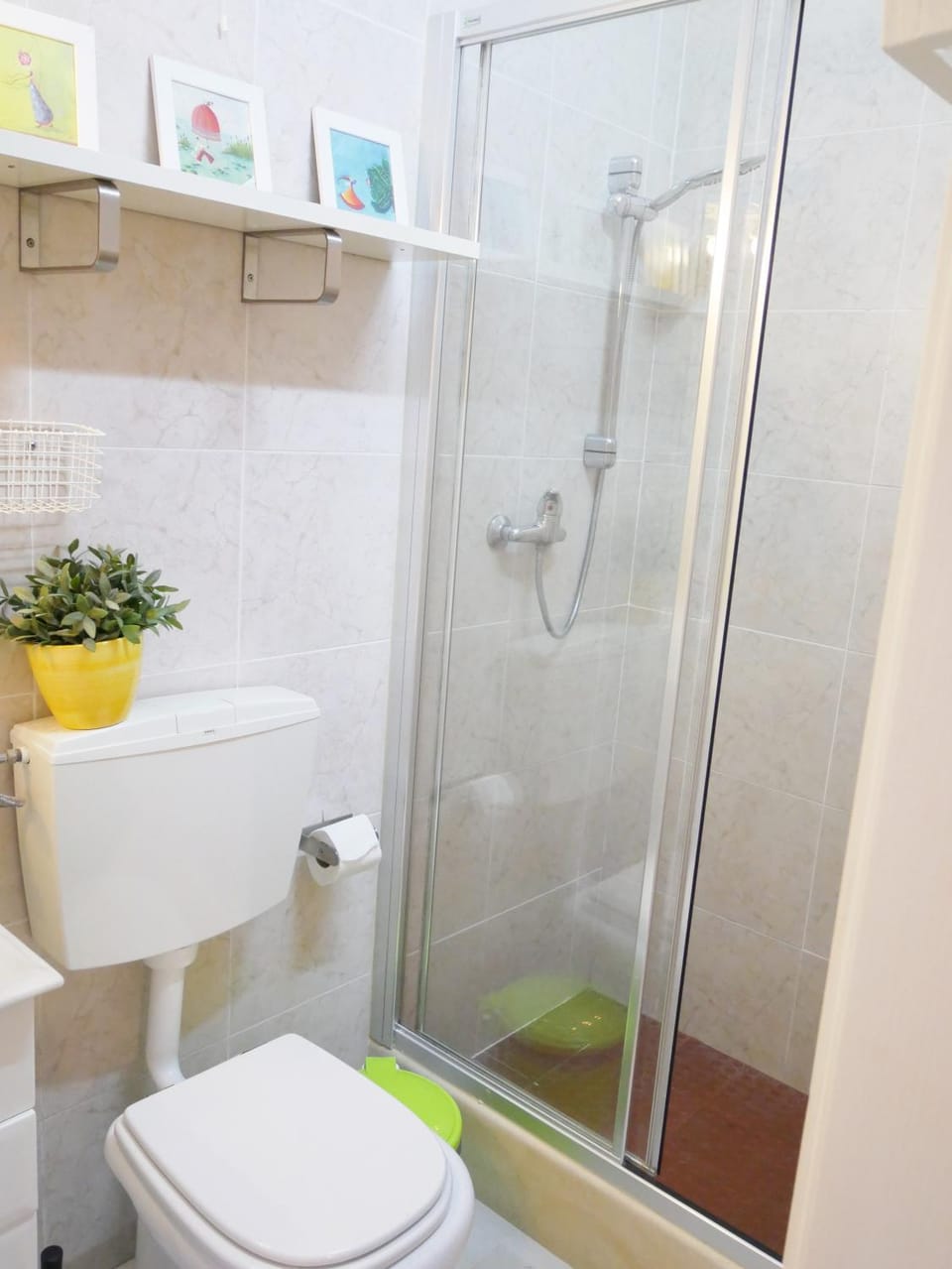 Shower, Toilet, Bathroom, Bedroom