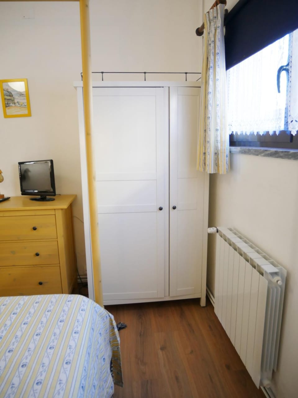 Bedroom, heating, wardrobe