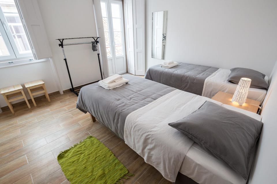 Bed, Balcony/Terrace, Guests, Landmark view, Street view