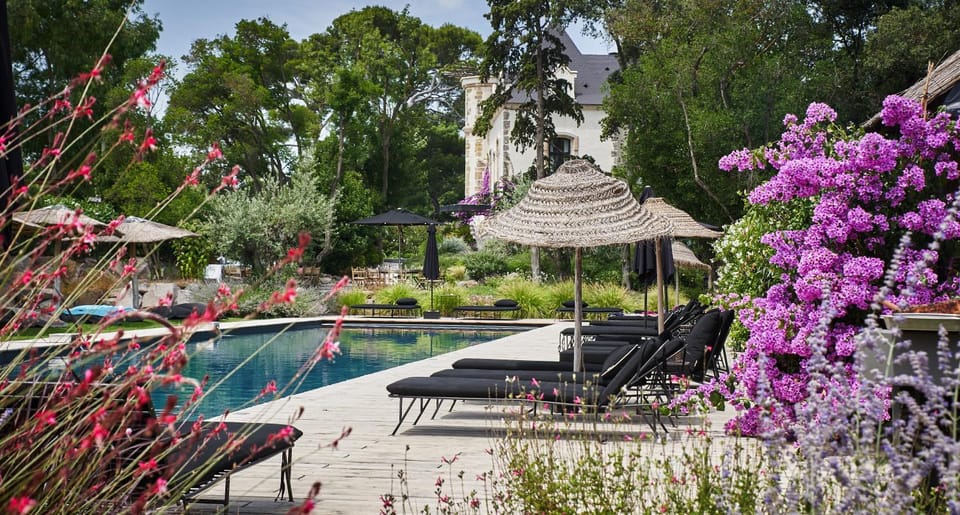Restaurant/places to eat, Pool view, Swimming pool