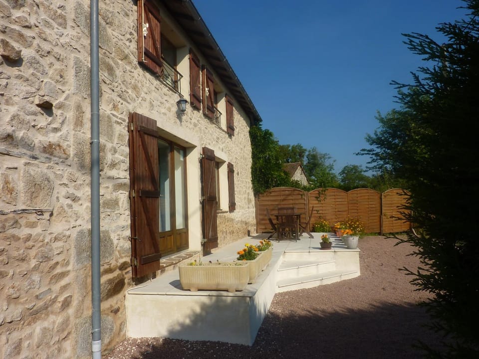 Property building, Garden, Balcony/Terrace
