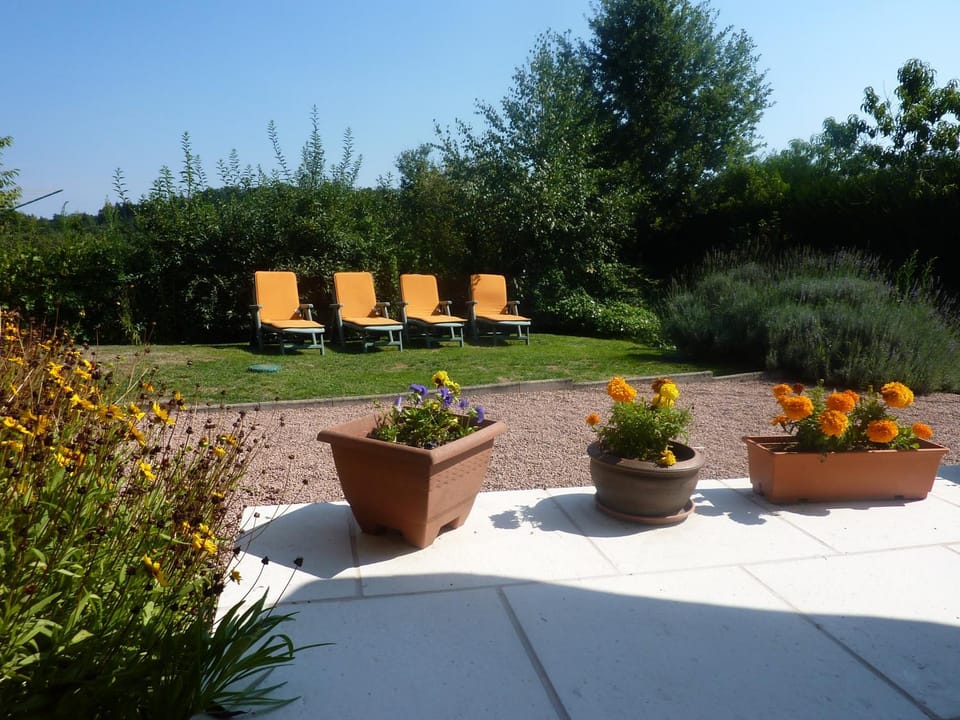 Property building, Garden, Balcony/Terrace