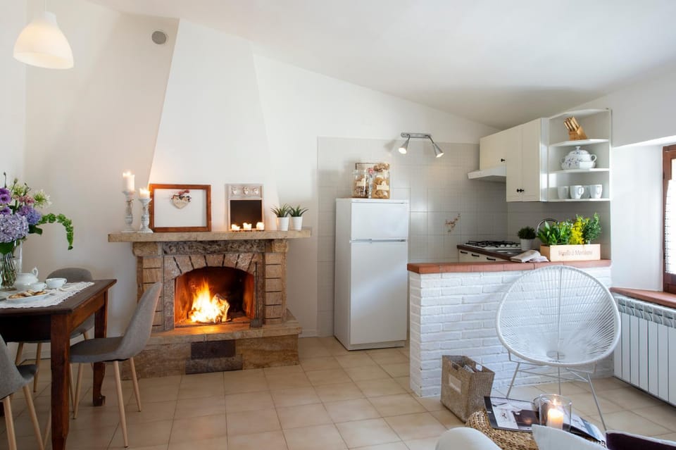 Kitchen or kitchenette, Living room, Decorative detail, Seating area, Dining area