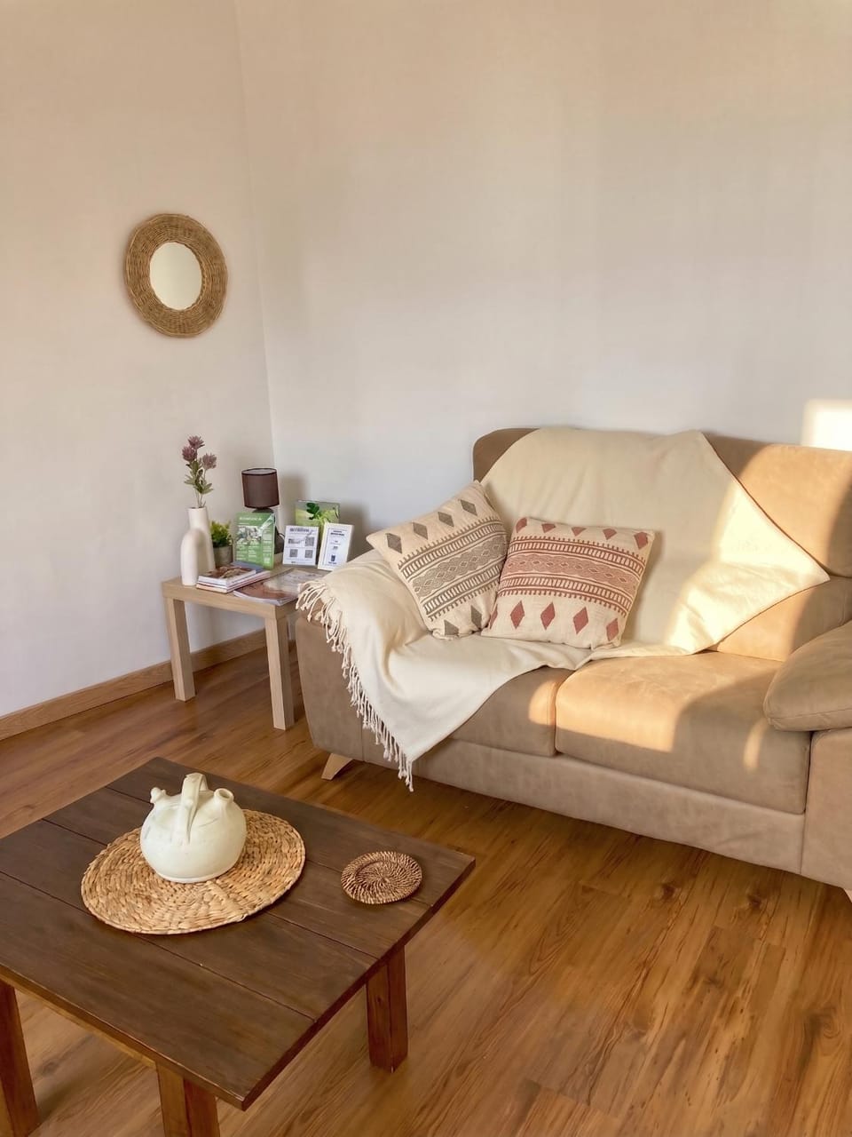Communal lounge/ TV room, Living room, Photo of the whole room, Seating area, Dining area