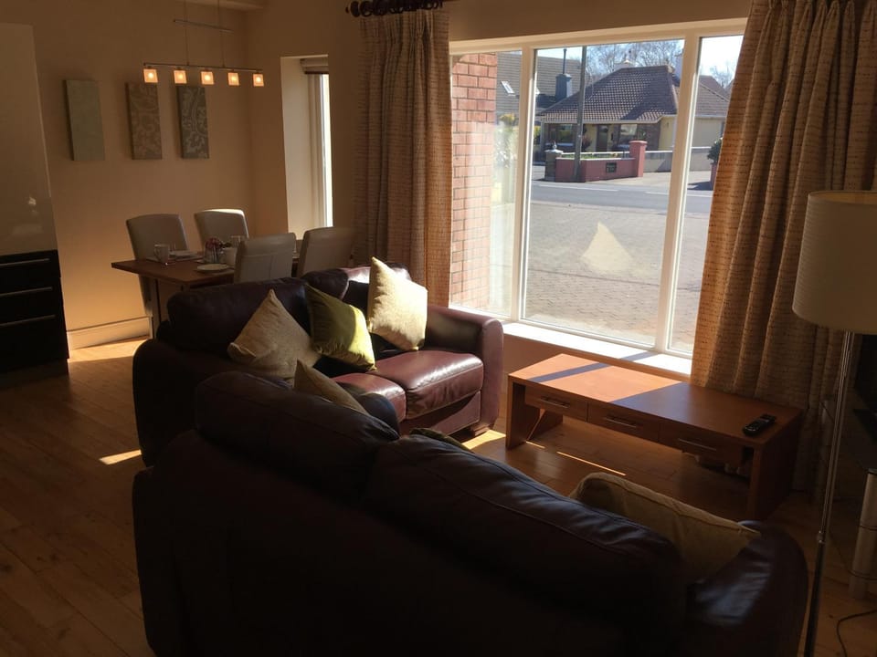 Living room, Quiet street view