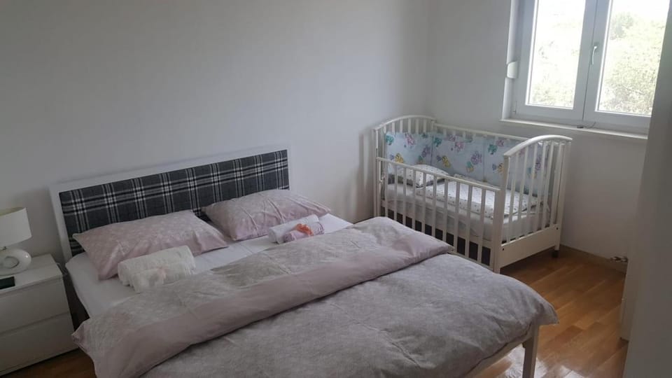 Bed, Photo of the whole room, Bedroom, cot