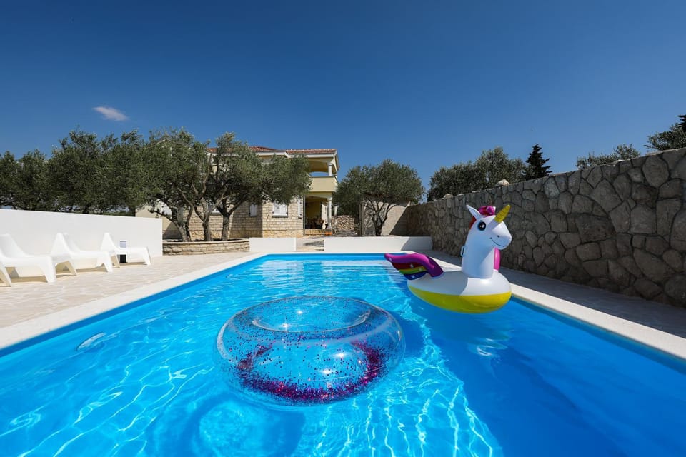 Swimming pool, Swimming pool